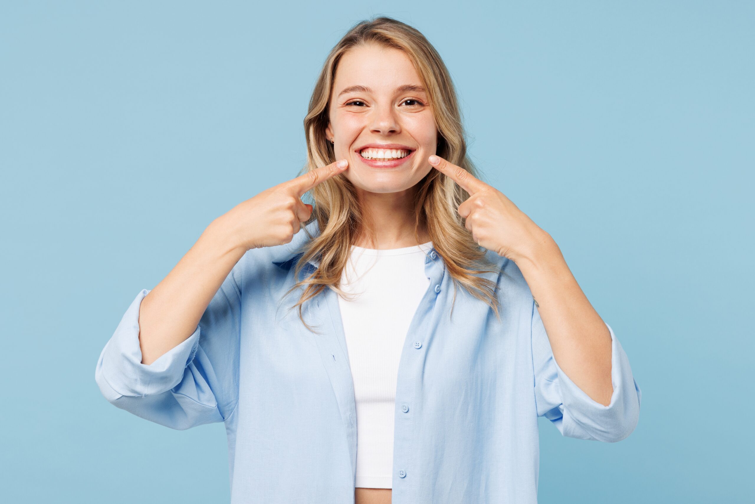invisalign aligners on plastic model